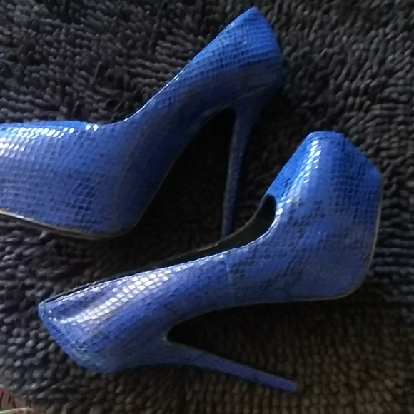 Shoes - Picture 3 of 4